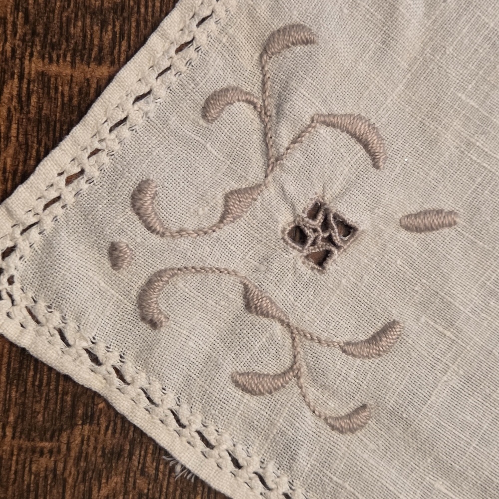 Vintage Elegant Antique White Broderie Anglaise Embroidered Linen Napkins (5)